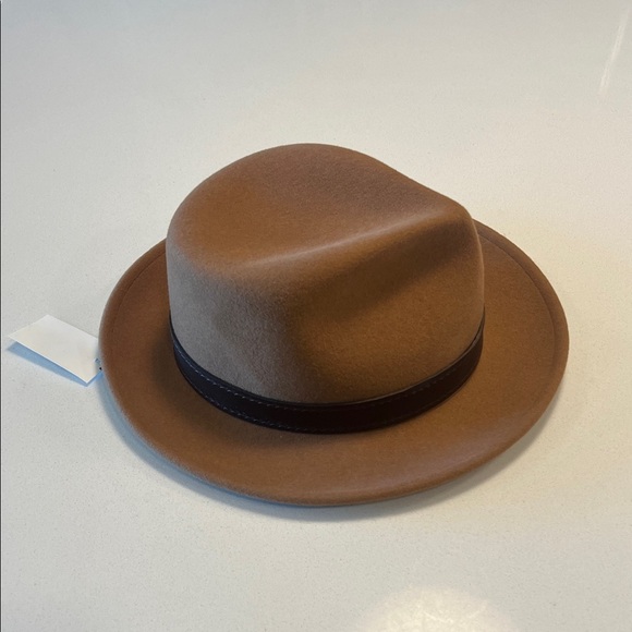 Goorin Bros Tan Fedora with Dark Band - Picture 3 of 8
